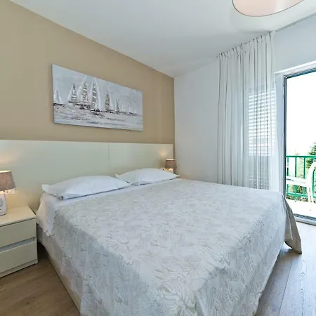 Apartment Mandalena *