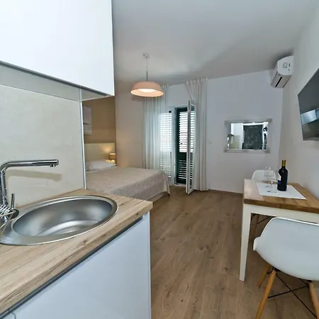 Apartment Mandalena *