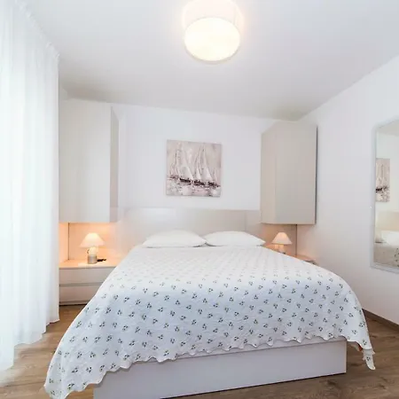 Apartment Mandalena *